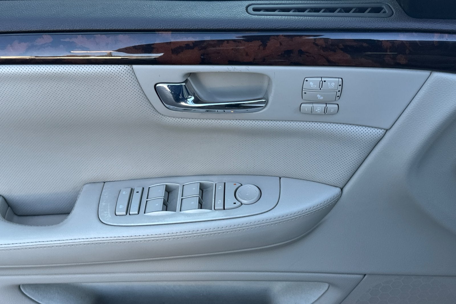 2010 Cadillac DTS Base