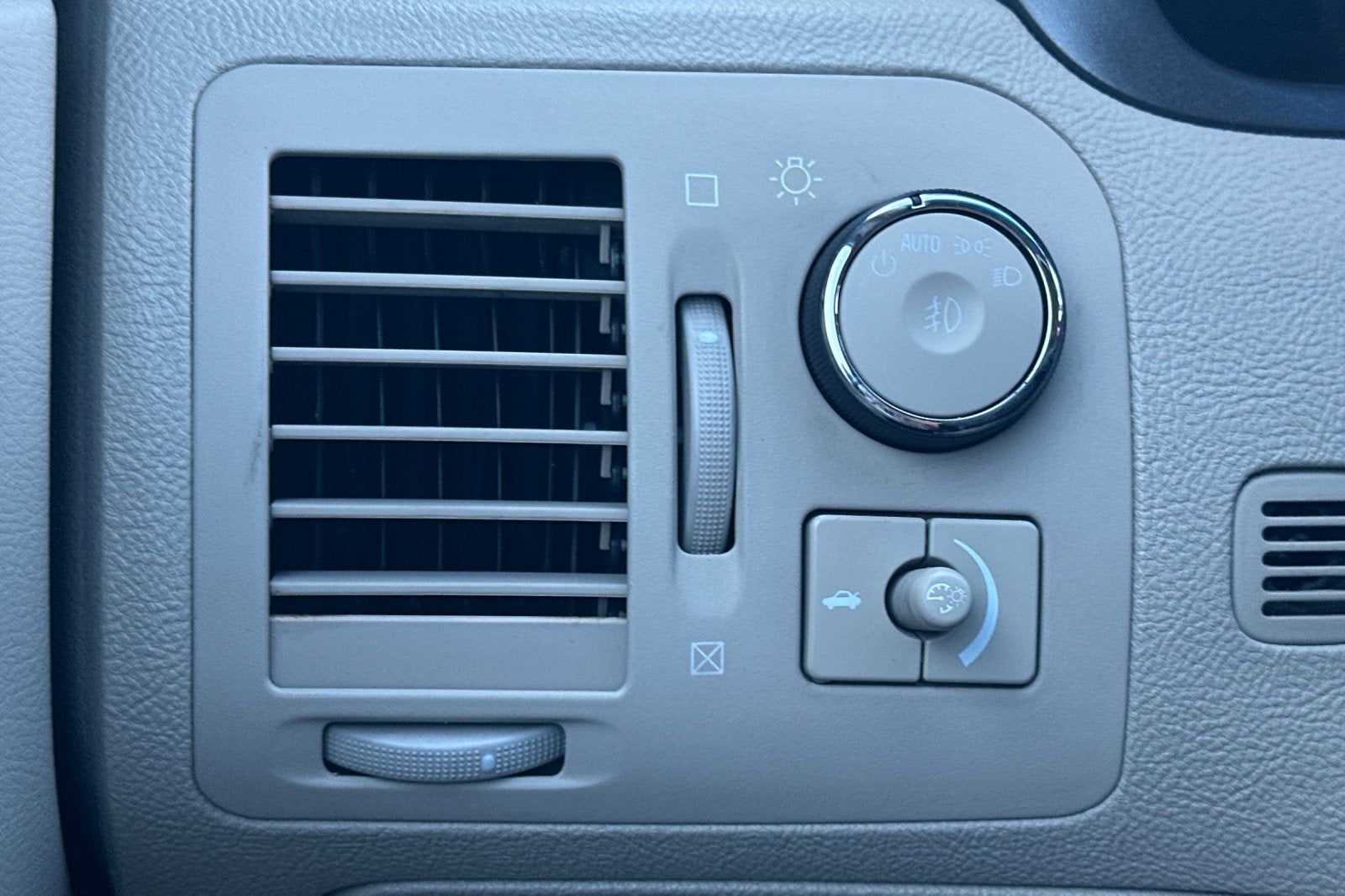 2010 Cadillac DTS Base
