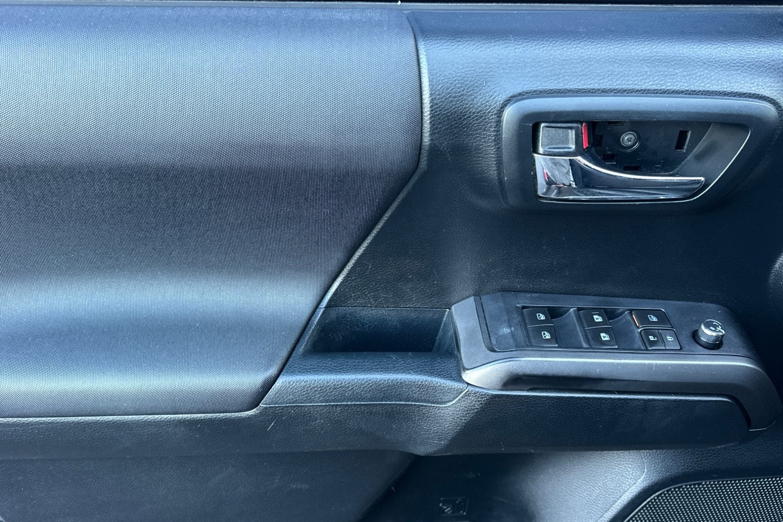 2016 Toyota Tacoma SR V6