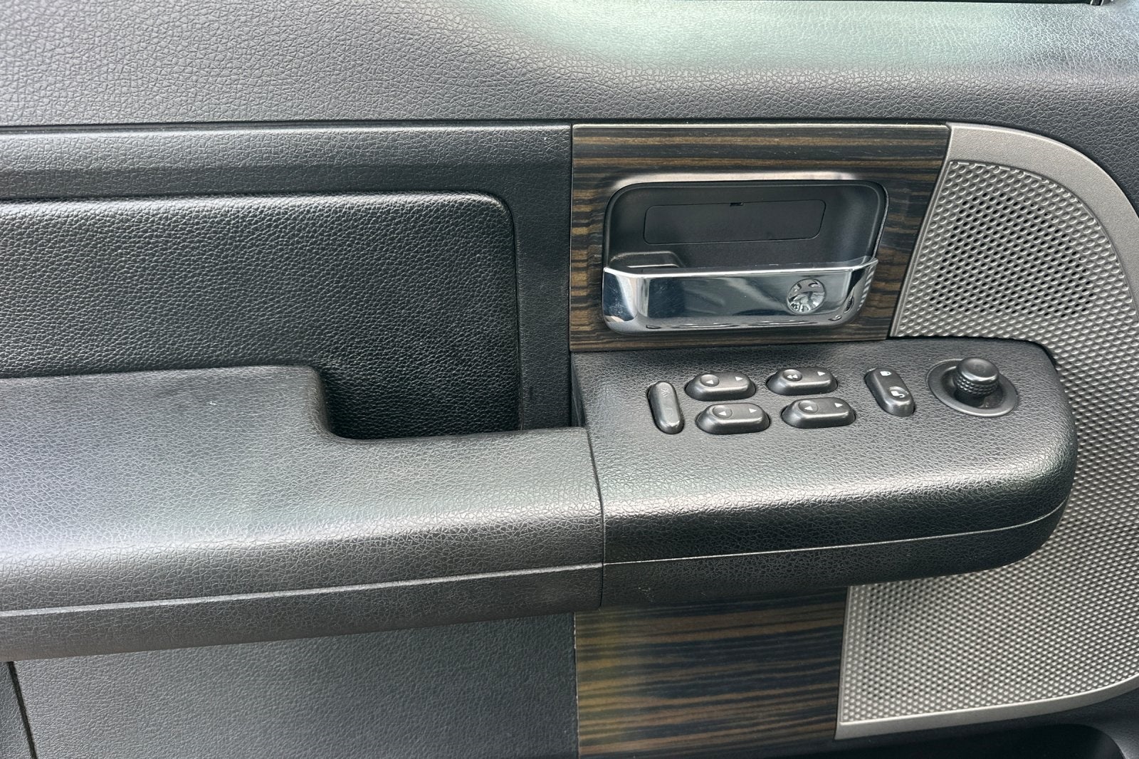 2007 Lincoln Mark LT Base