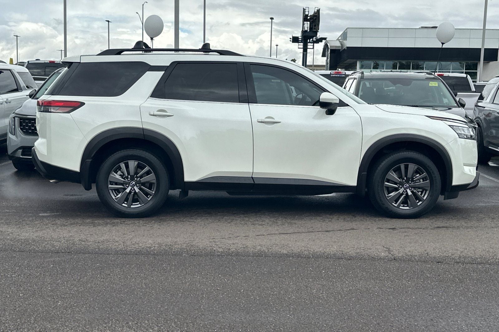 2022 Nissan Pathfinder SV