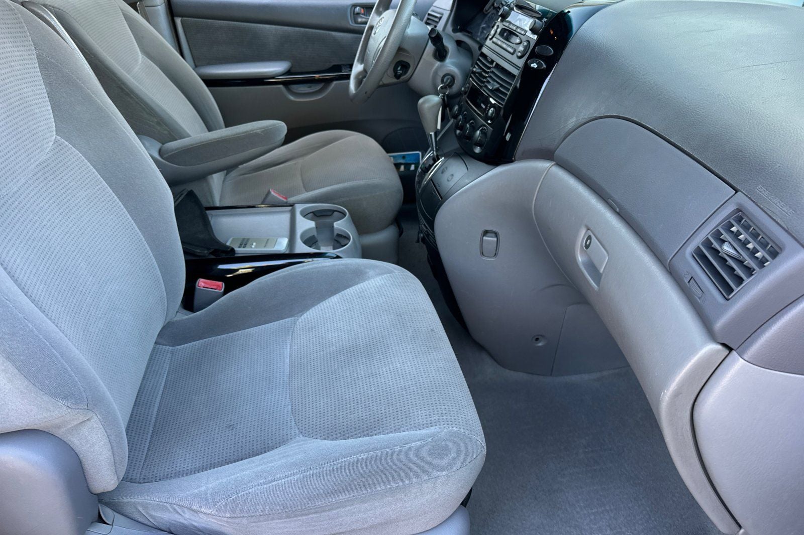 2004 Toyota Sienna LE