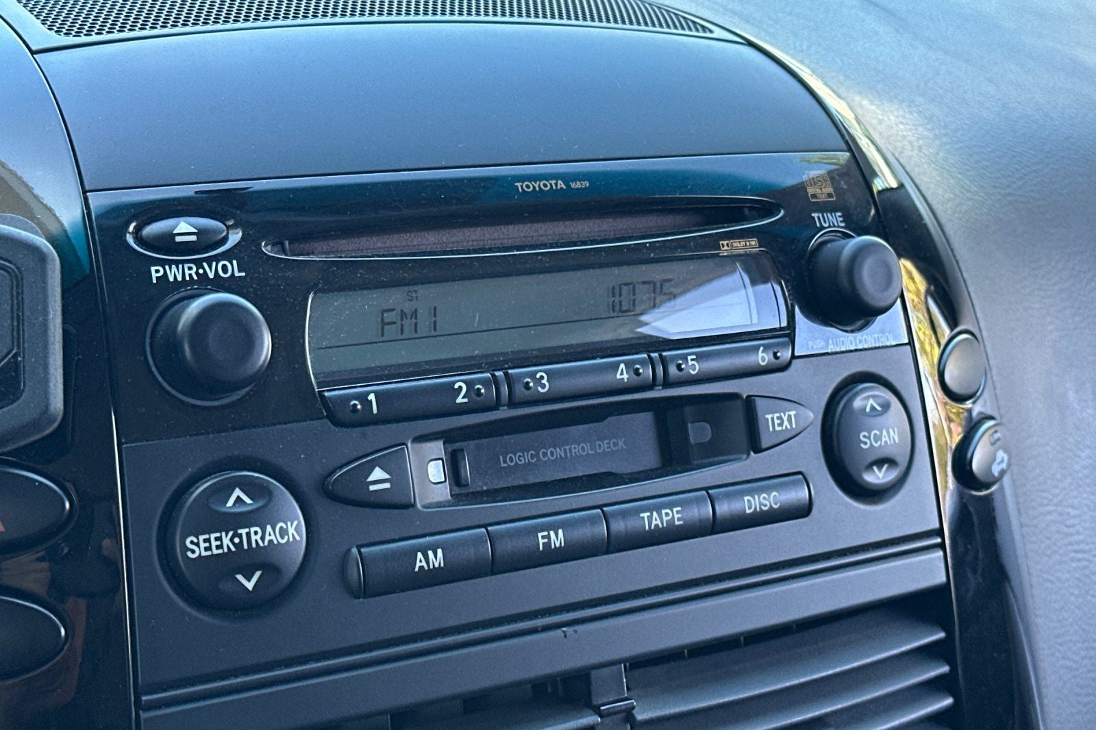 2004 Toyota Sienna LE