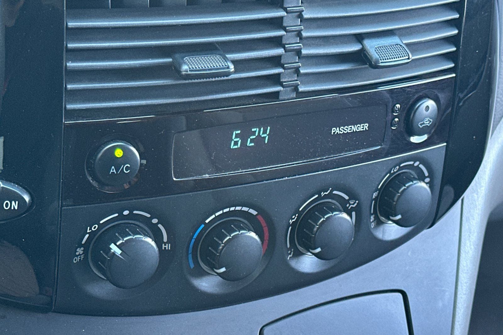 2004 Toyota Sienna LE