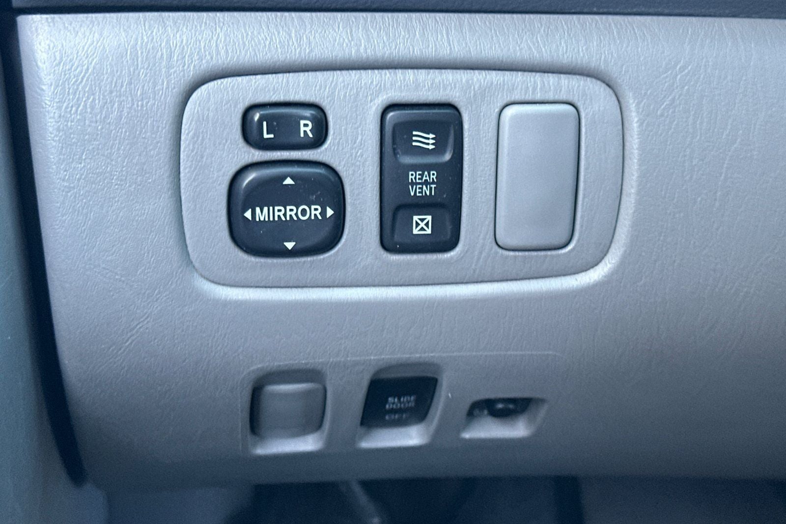 2004 Toyota Sienna LE