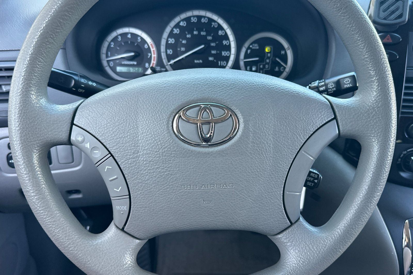 2004 Toyota Sienna LE