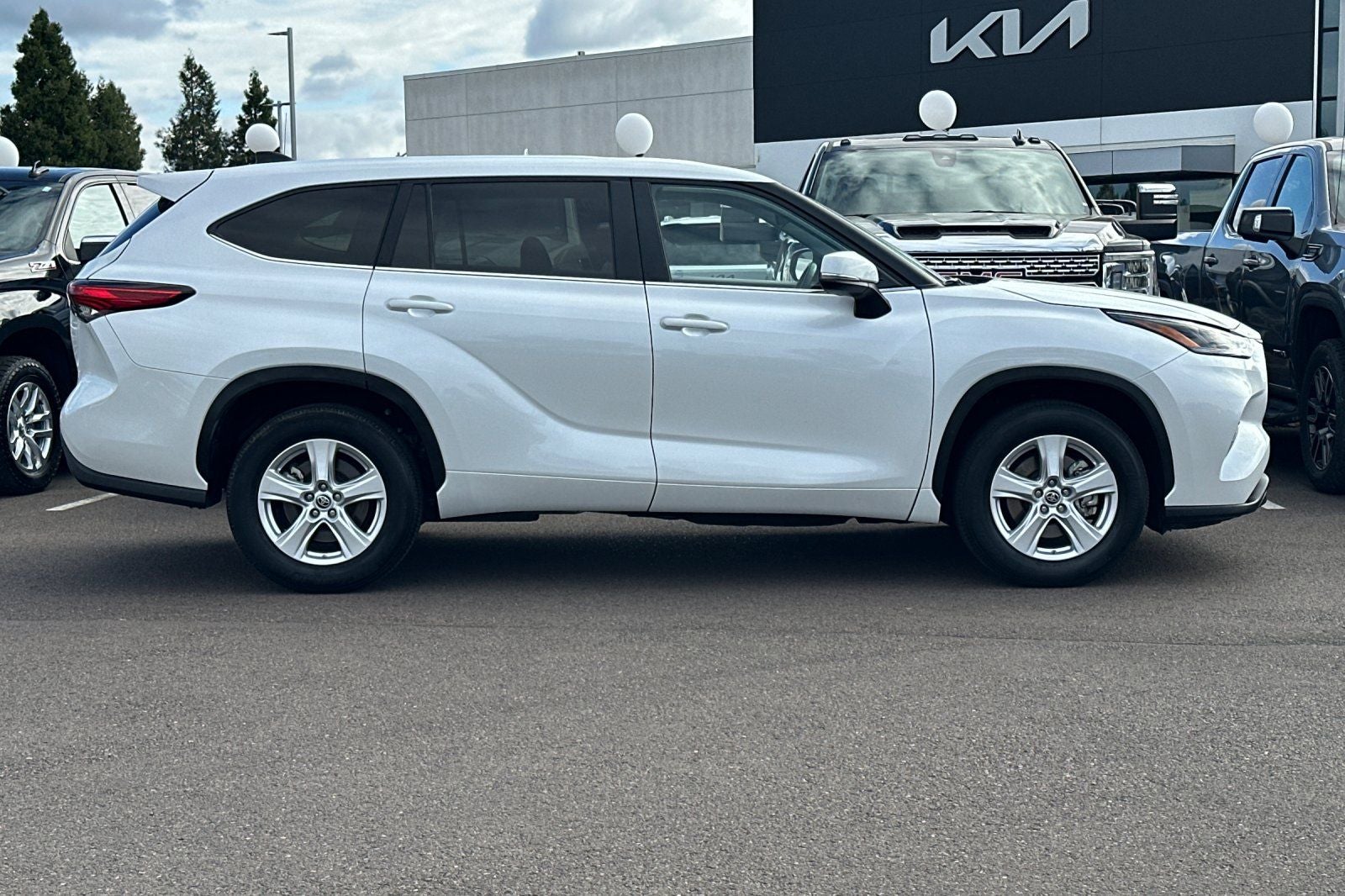 2023 Toyota Highlander LE