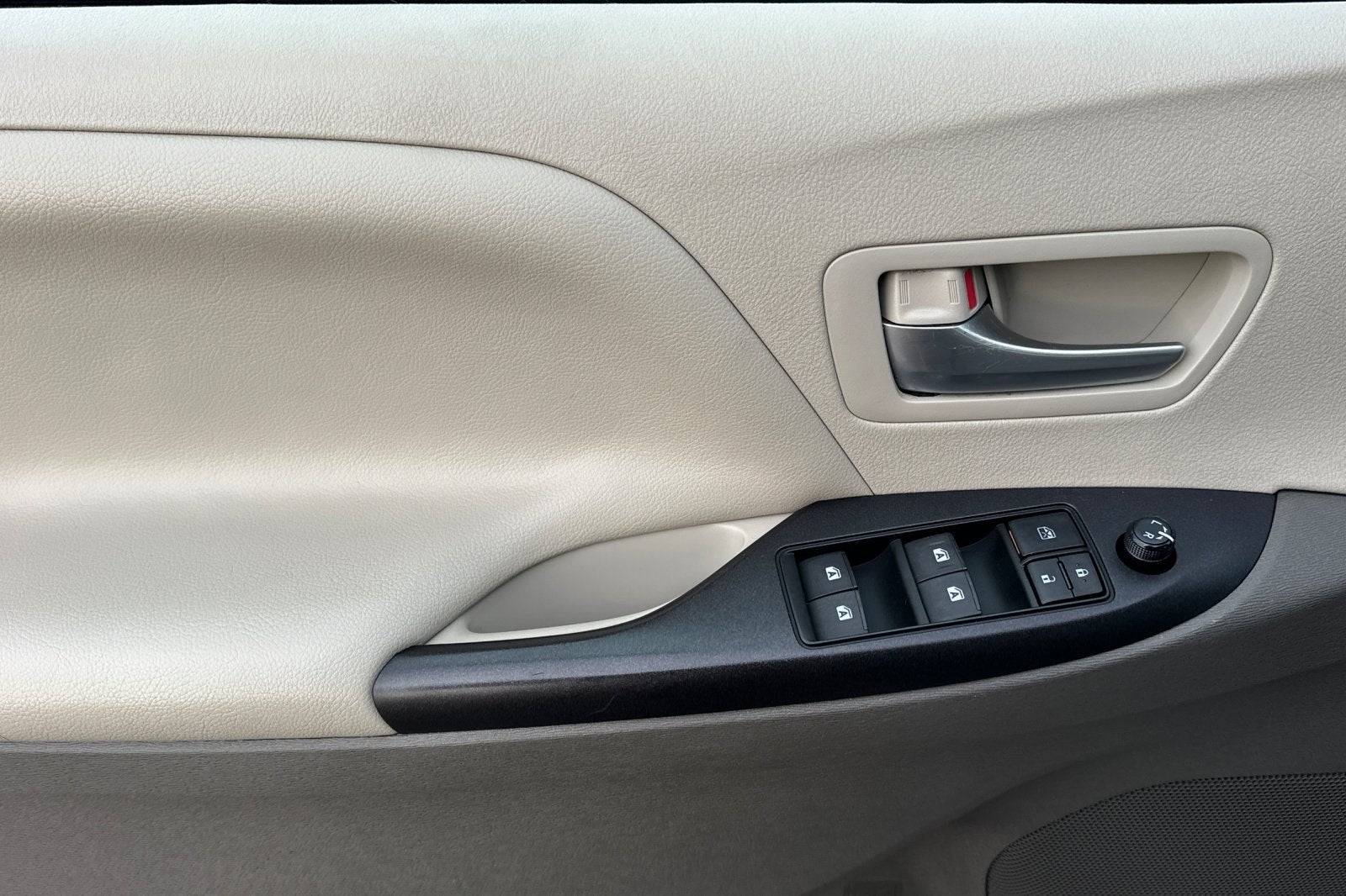 2015 Toyota Sienna LE