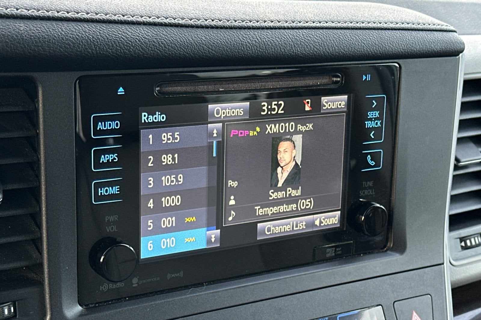 2017 Toyota Sienna XLE