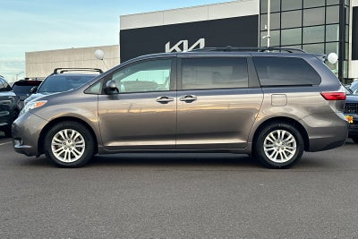 2017 Toyota Sienna XLE