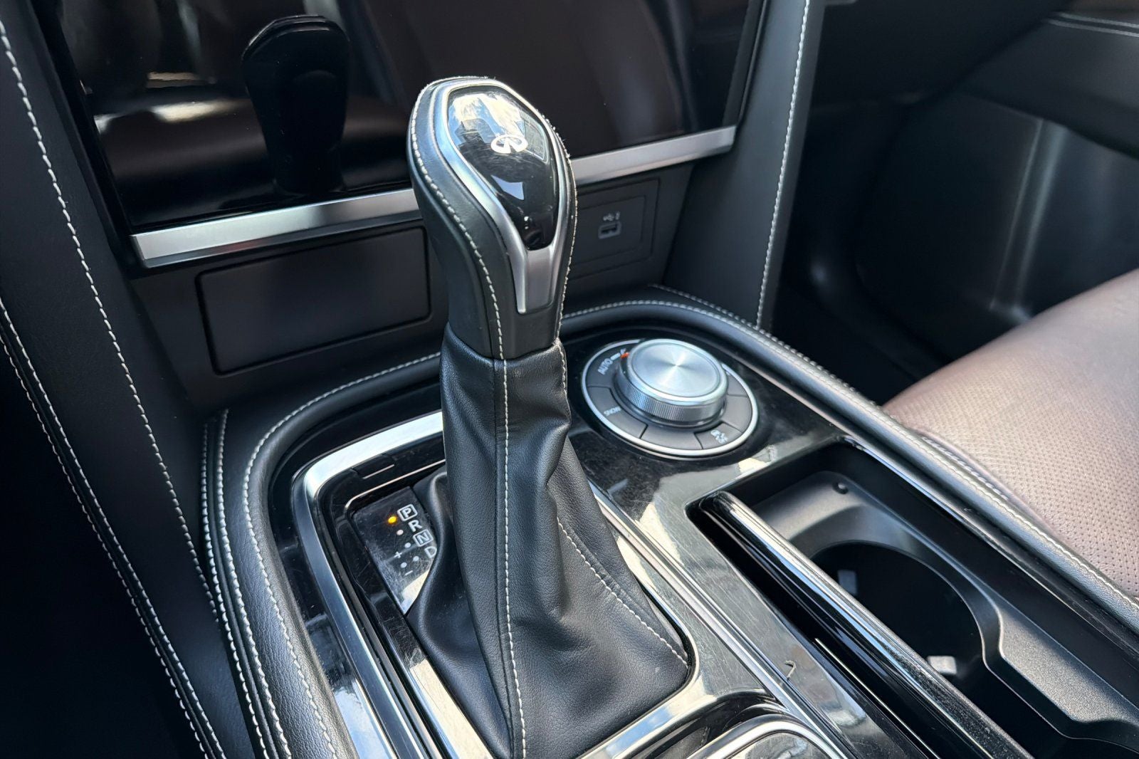 2022 INFINITI QX80 LUXE