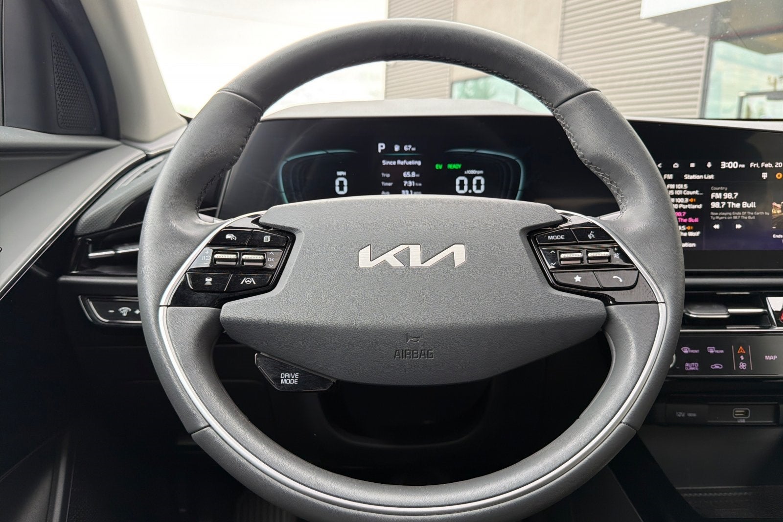 2023 Kia Niro SX