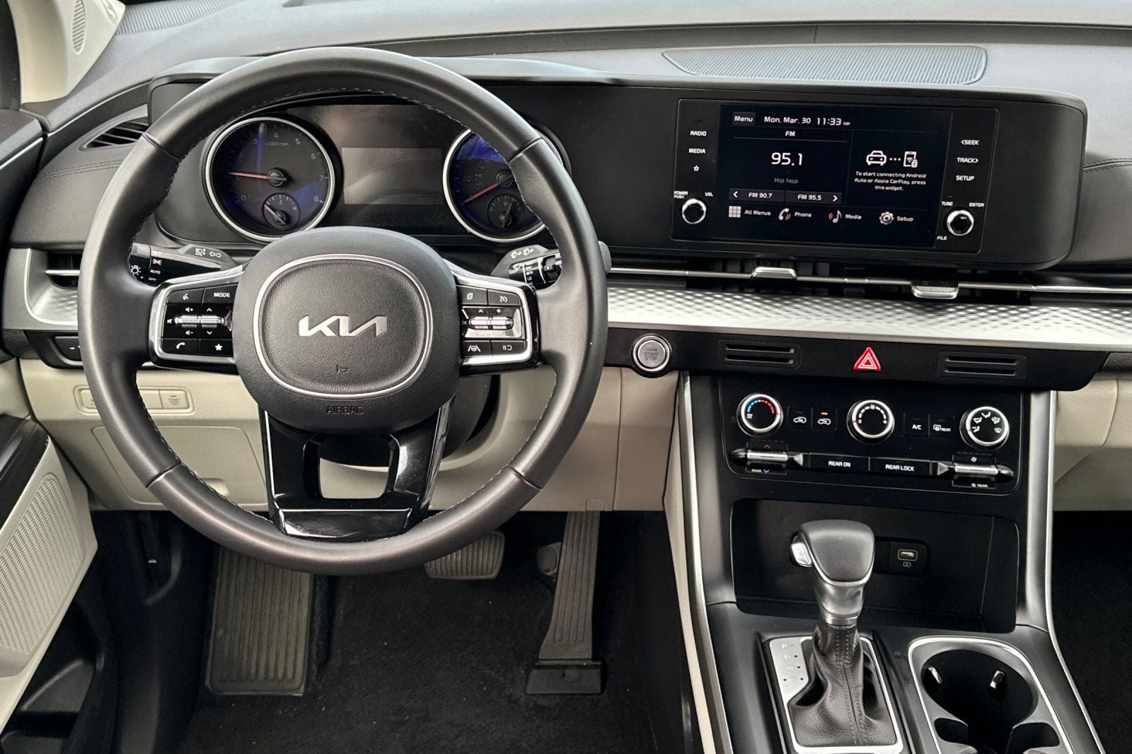 2024 Kia Carnival LX