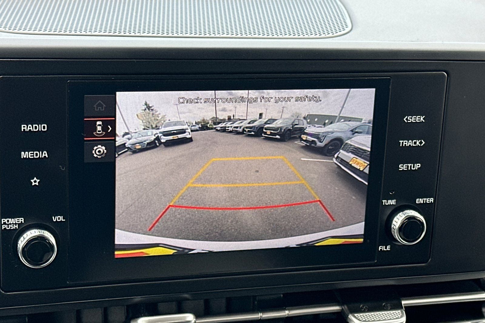 2024 Kia Carnival LX