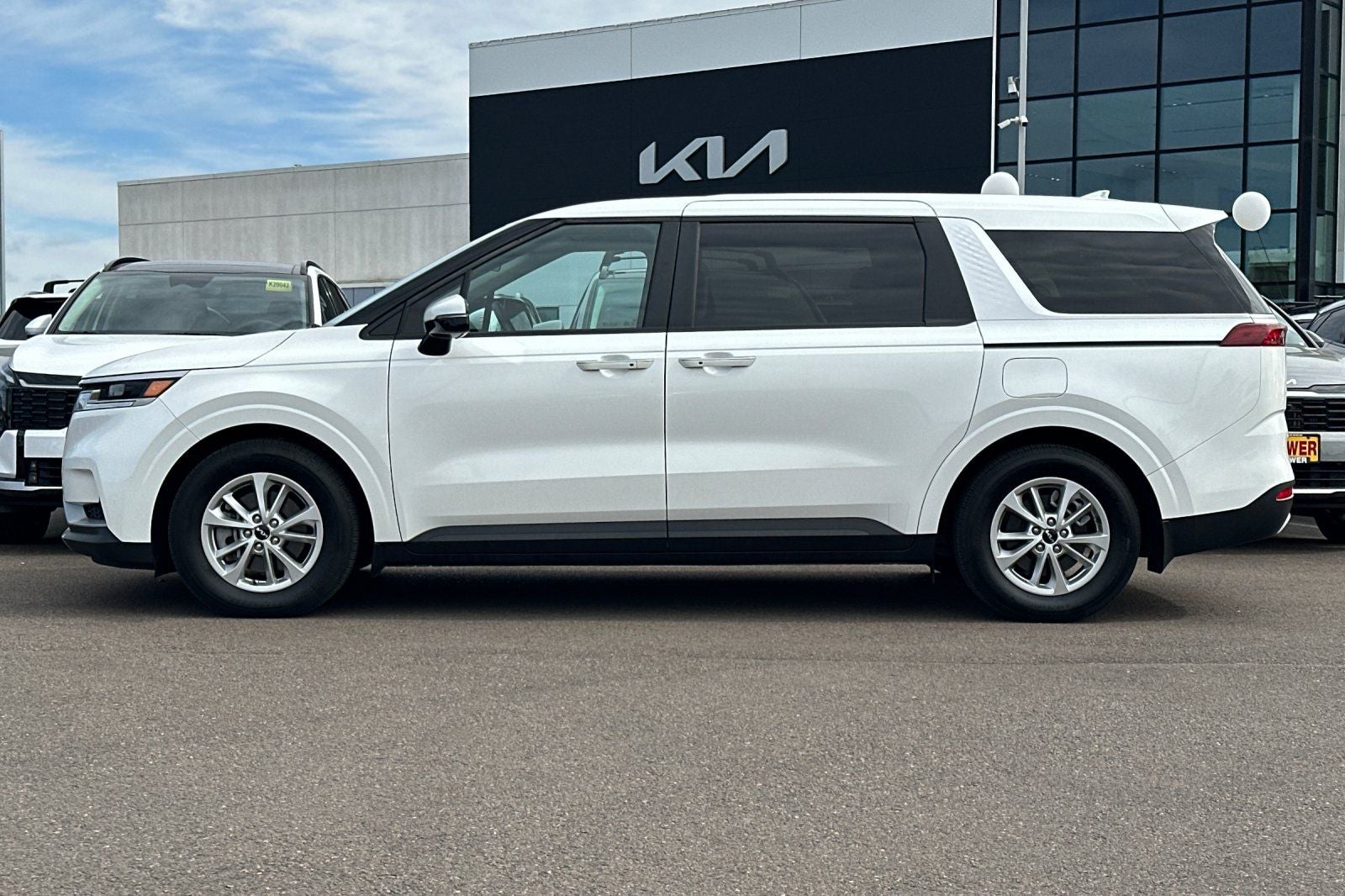 2024 Kia Carnival LX