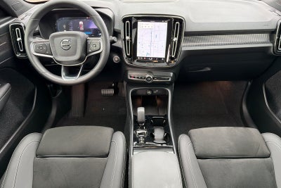 2025 Volvo XC40 B5 Ultra Dark Theme