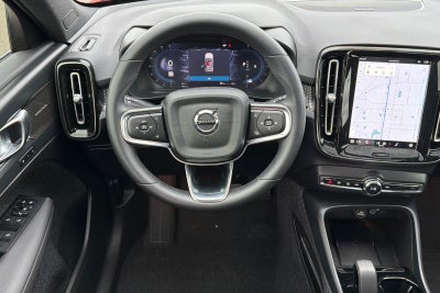 2025 Volvo XC40 B5 Ultra Dark Theme
