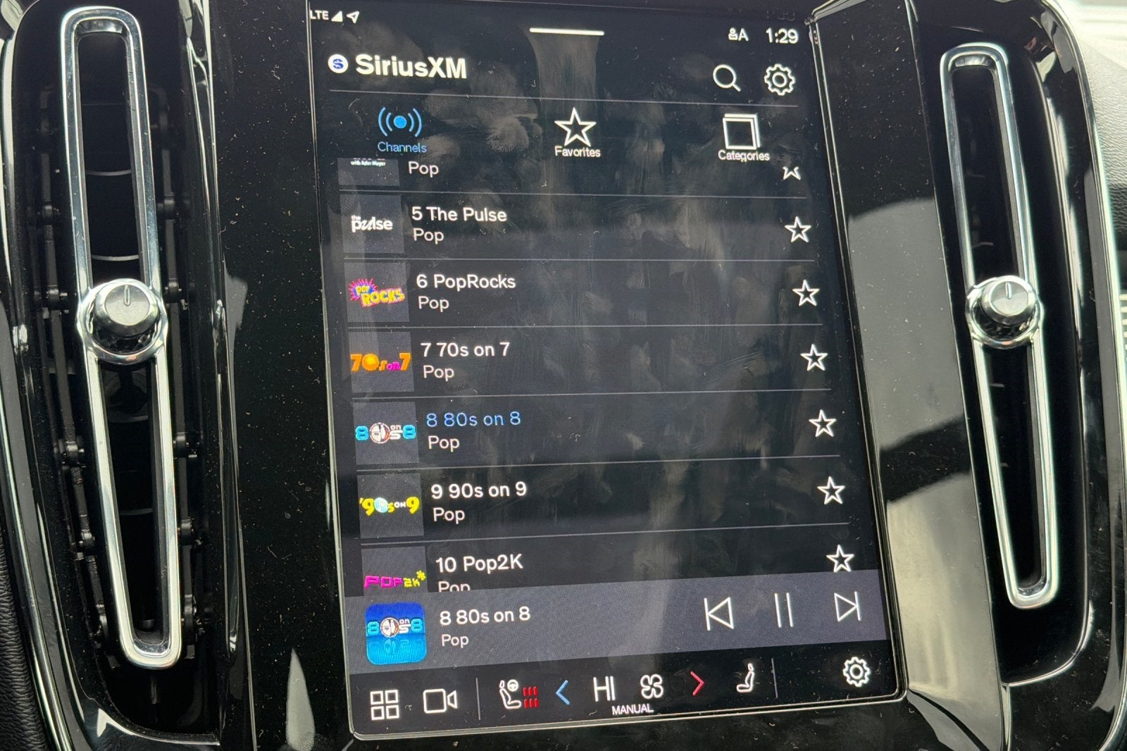 2025 Volvo XC40 B5 Ultra Dark Theme