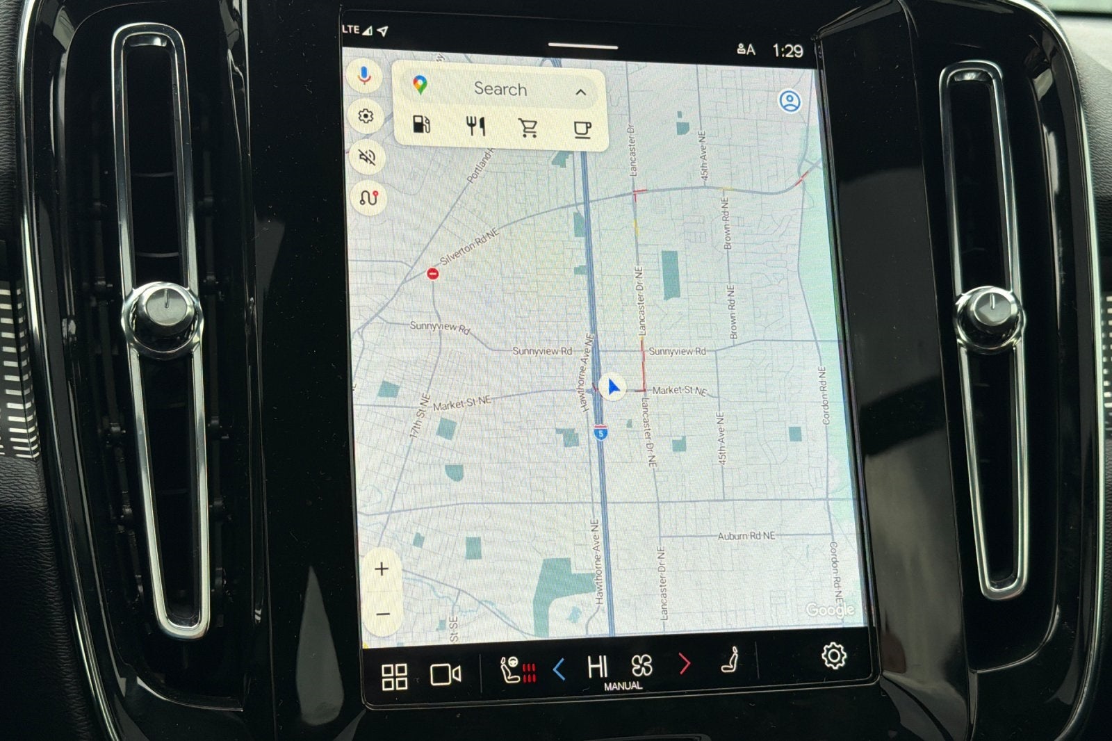 2025 Volvo XC40 B5 Ultra Dark Theme