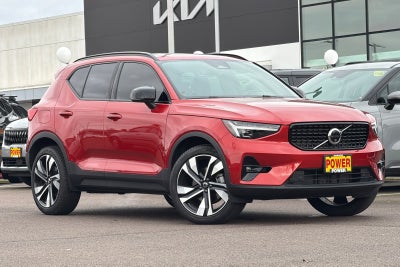 2025 Volvo XC40 B5 Ultra Dark Theme