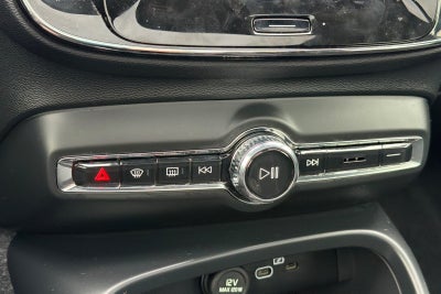 2025 Volvo XC40 B5 Ultra Dark Theme