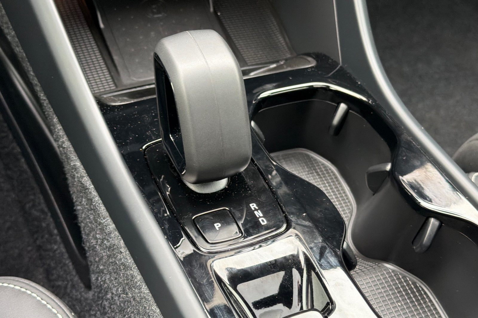 2025 Volvo XC40 B5 Ultra Dark Theme