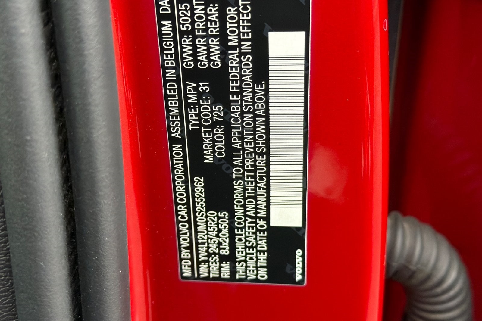 2025 Volvo XC40 B5 Ultra Dark Theme