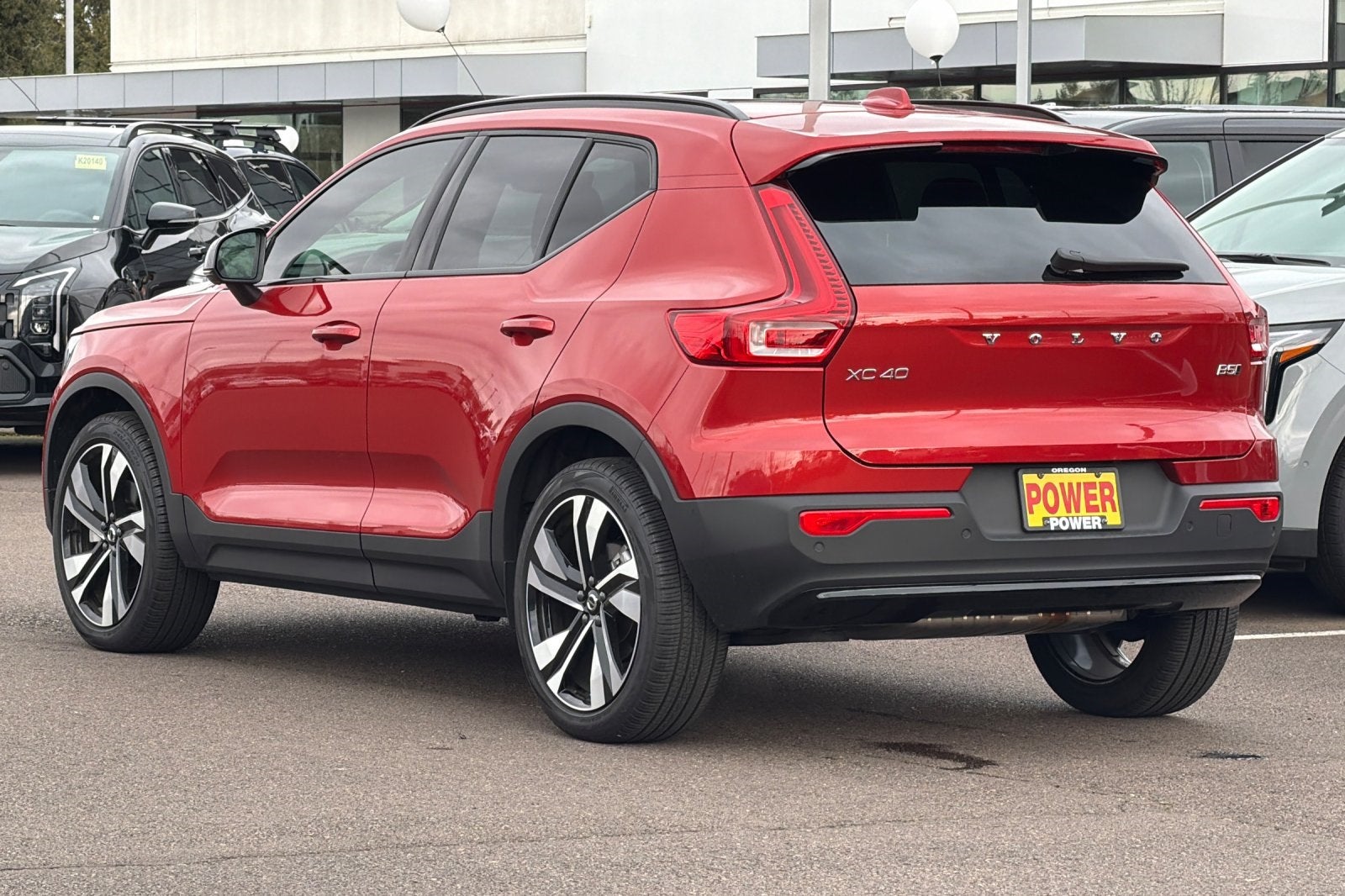 2025 Volvo XC40 B5 Ultra Dark Theme