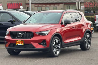 2025 Volvo XC40 B5 Ultra Dark Theme