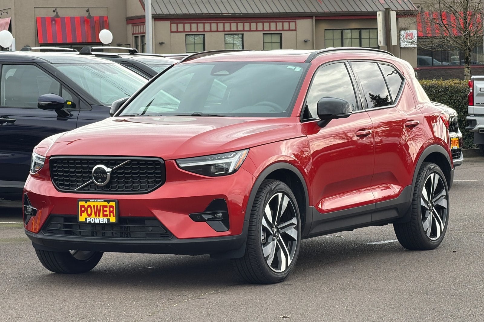 2025 Volvo XC40 B5 Ultra Dark Theme